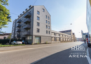 Zentral. Schick. Hell. Besondere, sanierte Citywohnung mit Südloggia, EBK, Lift.